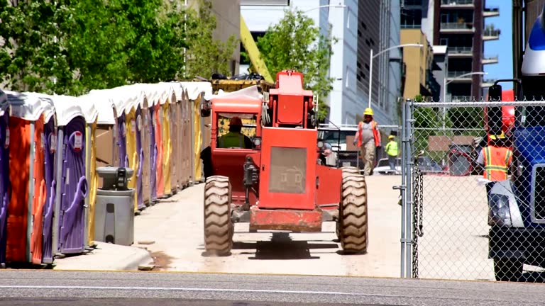 Best Standard Portable Toilet Rental  in Lawrence, IN